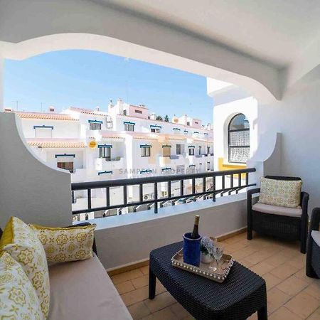 Spacious Two Bedroom Apt, 200M From The Beach Carvoeiro  Exterior photo