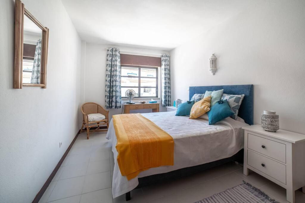Spacious Two Bedroom Apt, 200M From The Beach Carvoeiro  Exterior photo