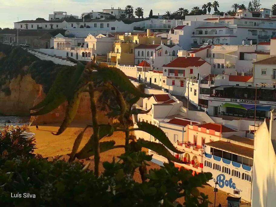 Spacious Two Bedroom Apt, 200M From The Beach Carvoeiro  Exterior photo