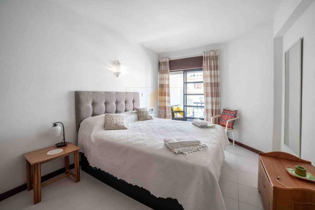 Spacious Two Bedroom Apt, 200M From The Beach Carvoeiro  Exterior photo